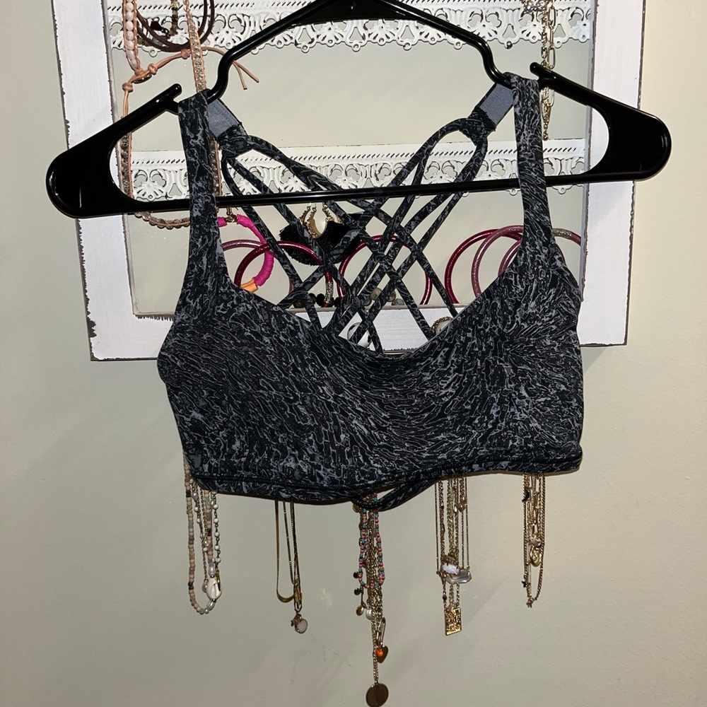 Lululemon free to be- wild light support A/B cup